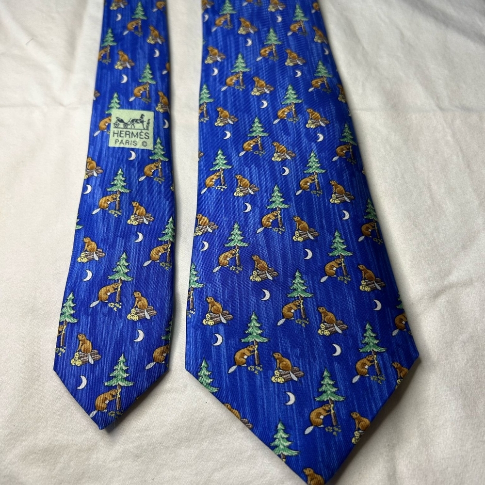 Vintage Authentic Hermés Tie. Style 7717
